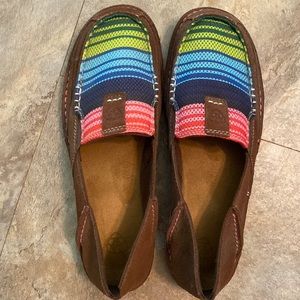 BRAND NEW Ariat cruisers size 9B